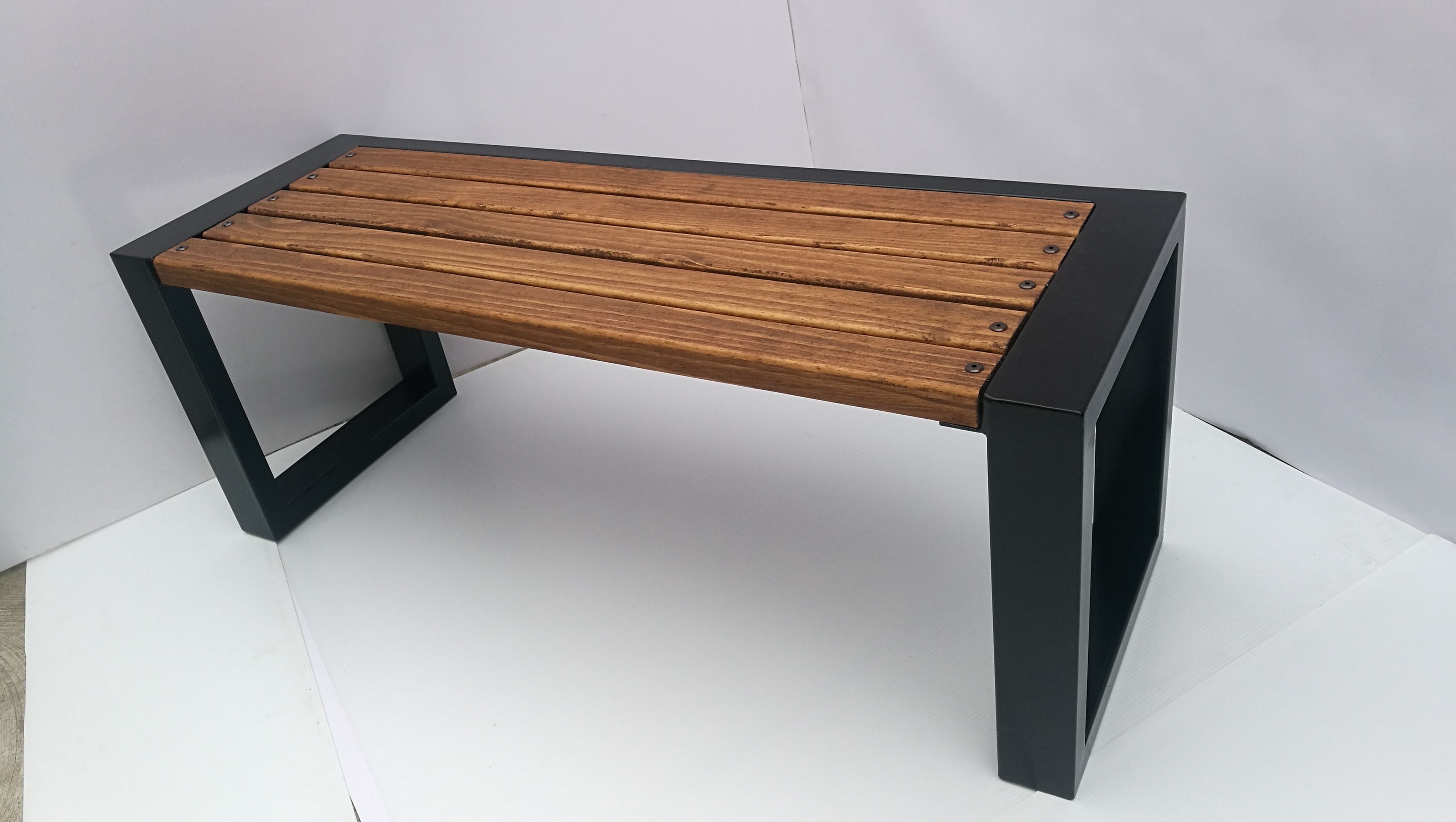 Banca minimalista moderna